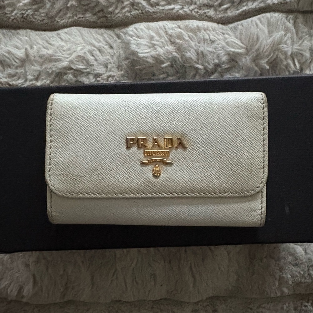 Prada Cream Wallet with Gold Logo - Picture 2 of 10